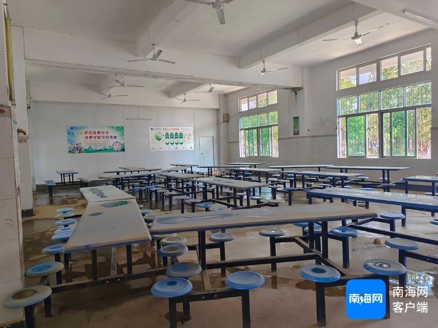 万泉中学被淹后竟要在下周恢复上课 第2张 万泉中学被淹后竟要在下周恢复上课 第2张
