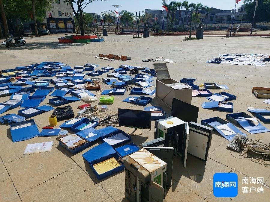 万泉中学被淹后竟要在下周恢复上课 第5张 万泉中学被淹后竟要在下周恢复上课 第5张