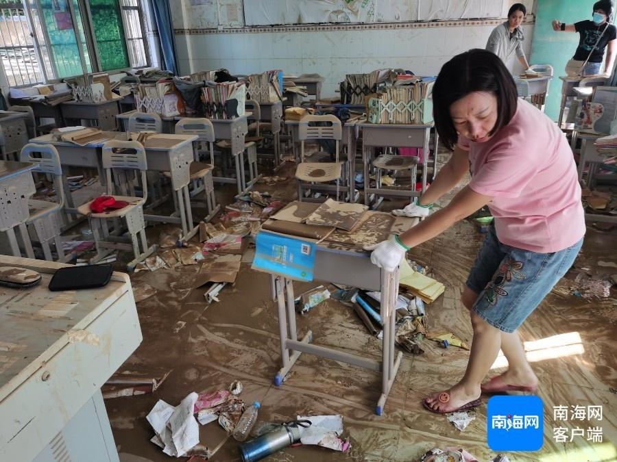 万泉中学被淹后竟要在下周恢复上课 第7张 万泉中学被淹后竟要在下周恢复上课 第7张