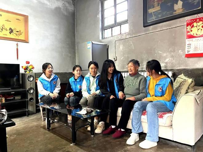 曲阜市鲁城街道南池社区：情暖夕阳，敬老助老志愿服务活动进行中  第2张