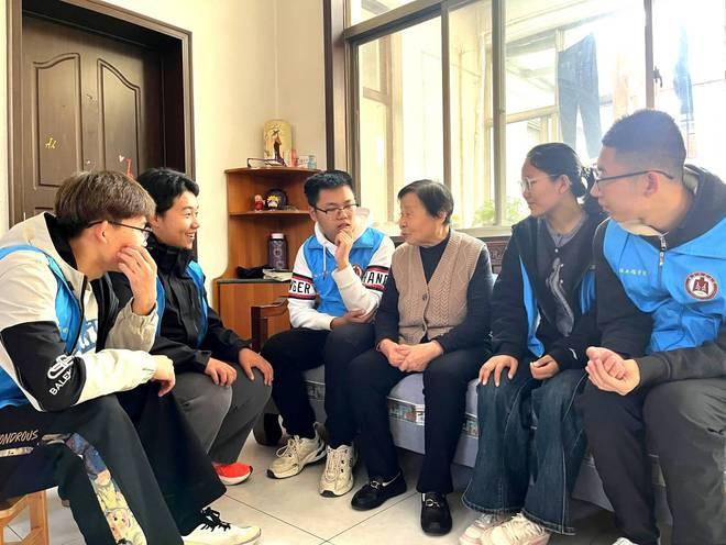 曲阜市鲁城街道南池社区：情暖夕阳，敬老助老志愿服务活动进行中  第3张