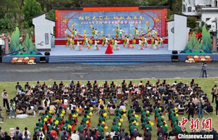 1200 年历史的古村落，如何成为全国四季村晚秋季主场？
