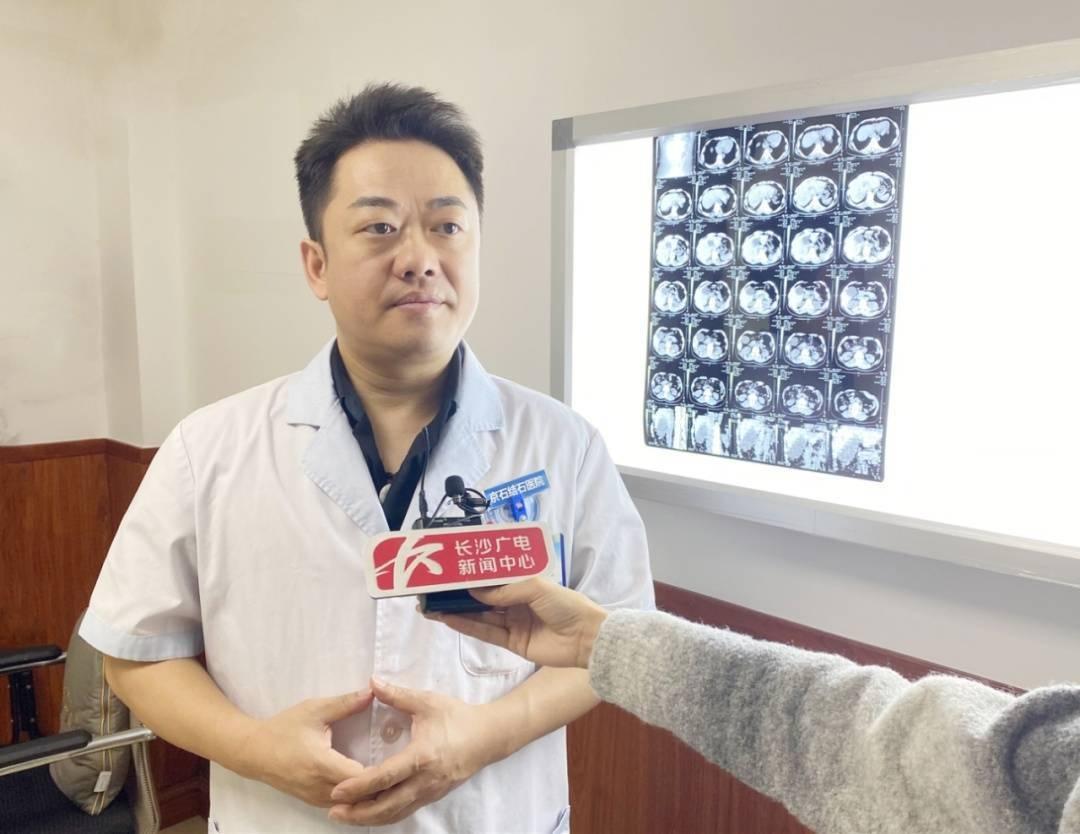 女子胆囊结石 8 年未治险酿大祸，医生：再拖下去胆囊都保不住了  第2张