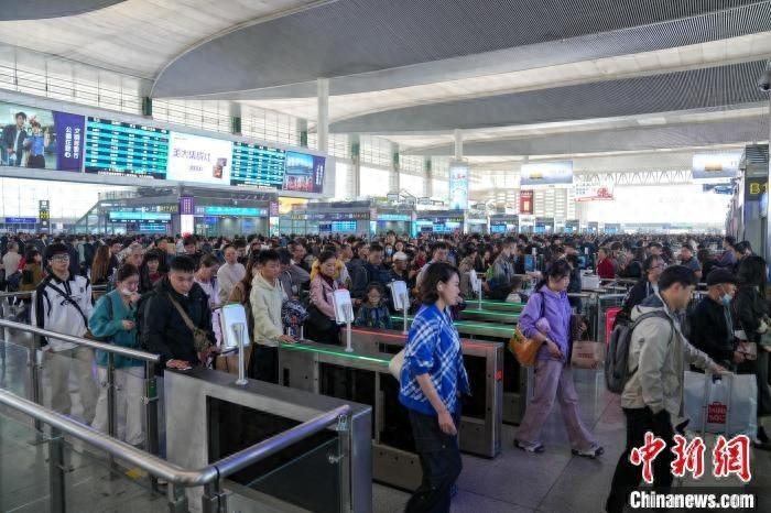 成都车站旅客发送量破亿！你贡献了多少？  第1张