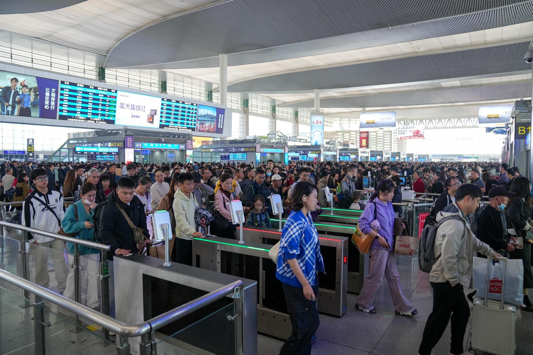 成都车站旅客发送量破亿！今年你坐了几次火车？  第2张