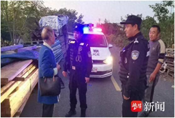 76 岁老太走失，镇江警方迅速行动，结果令人暖心  第1张
