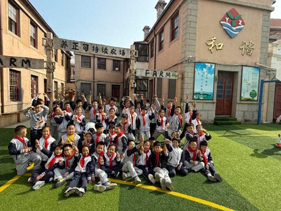 金秋丰收季，养正小学二年级三班田间挖红薯，欢乐无穷  第1张