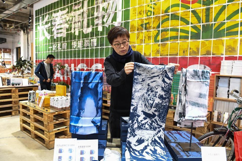 长春礼物：创意加持，128 家企业合作，600 余款文创产品，新增效益 2200 余万元  第2张