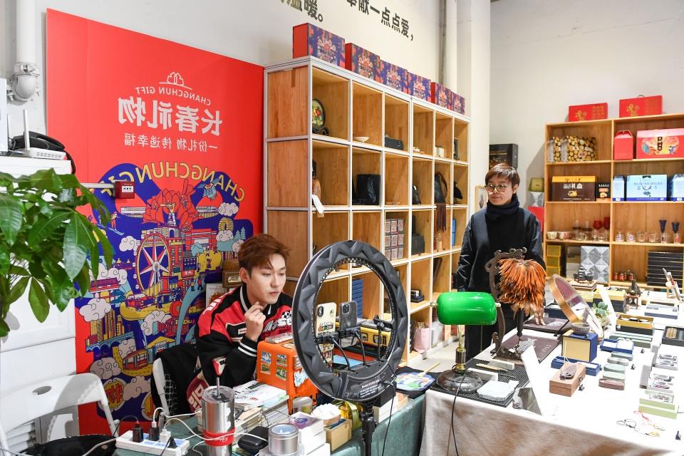 长春礼物：创意加持，128 家企业合作，600 余款文创产品，新增效益 2200 余万元  第5张