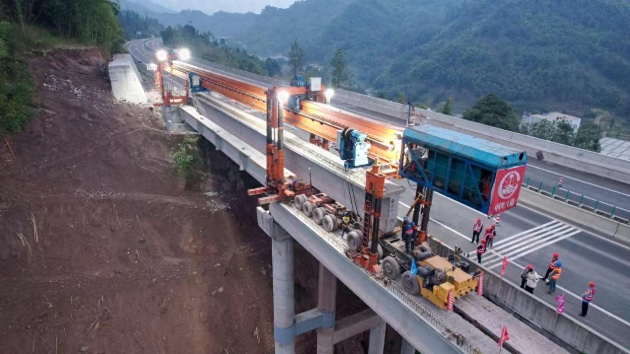 977 片箱梁、T 梁成功架设！乐西高速 SG5 标建设迎来重要节点