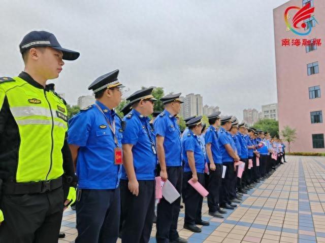160 多人出动！狮山多部门联合整治小塘礼拜街，只为提升城市环境水平  第1张