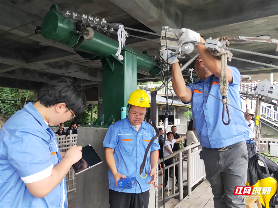 张家界大峡谷景区密织旅游安全网，为游客保驾护航  第2张