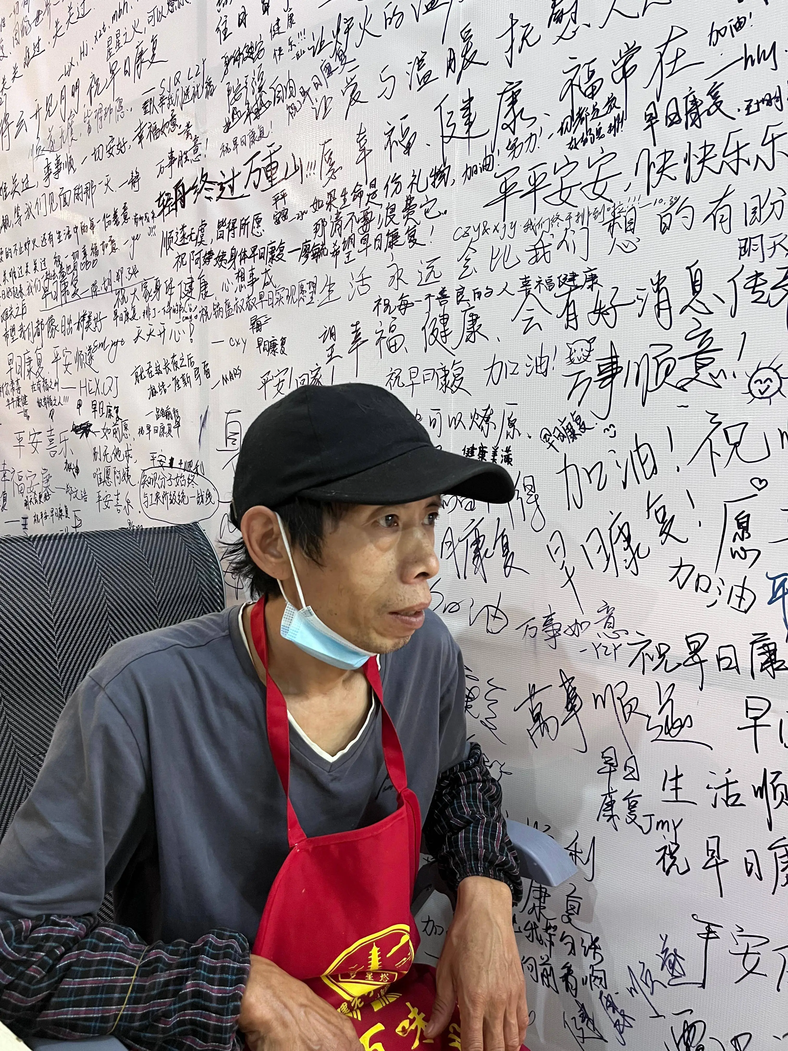 大学城烧饼摊前排起长队，背后原因令人动容  第2张