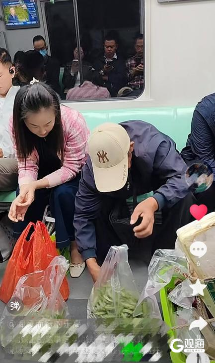 青岛地铁 1 号线白发大叔起身让座，中国少年强，这就是青岛温度  第2张