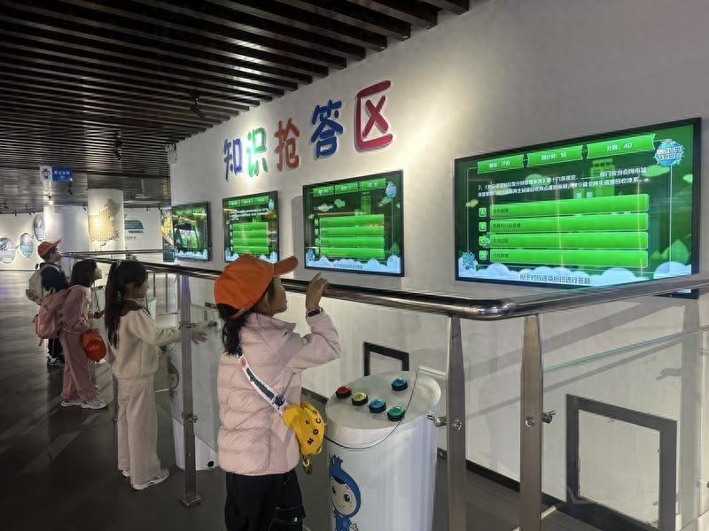 走进莲湖区垃圾分类宣教基地，感受环保之旅的深远意义
