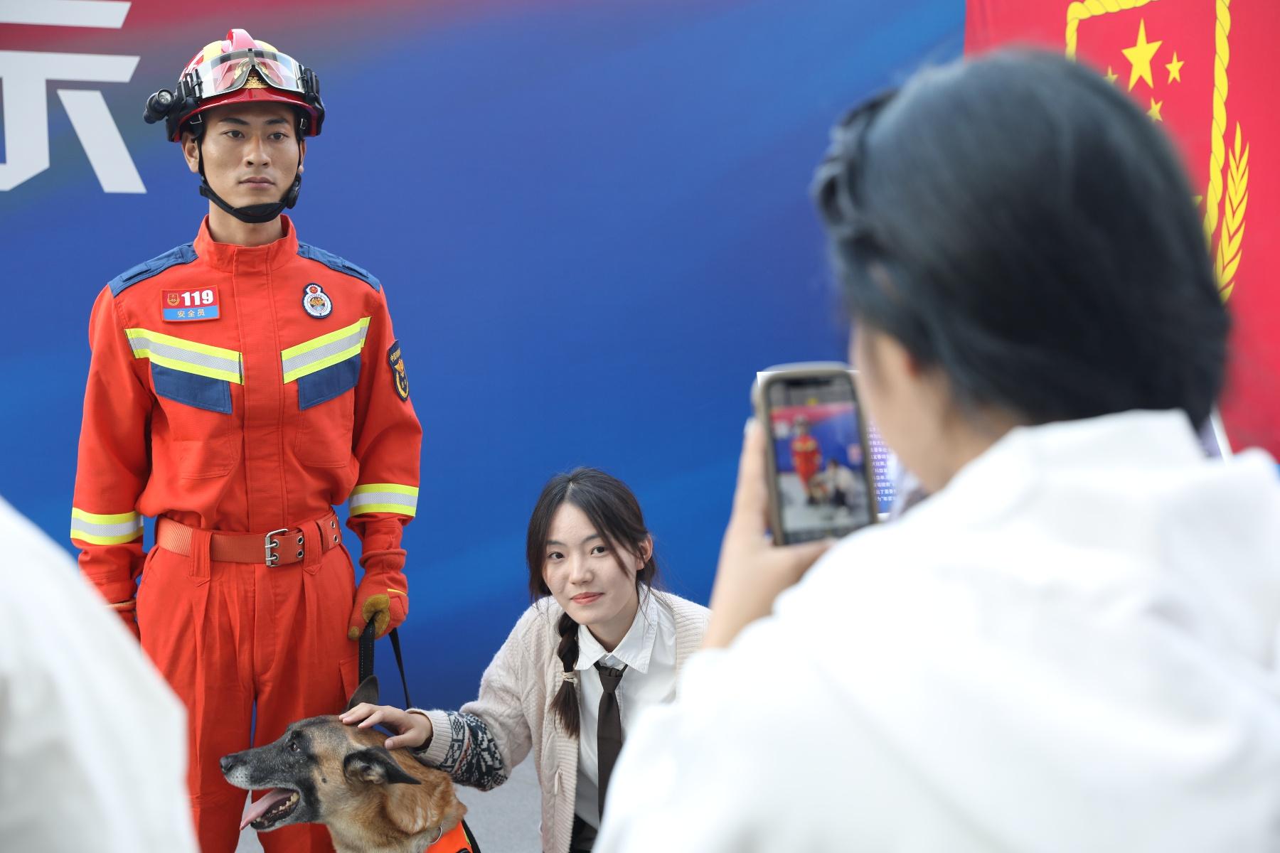 2024 年消防宣传月主题活动在南昌举行，精彩表演引众人点赞  第4张