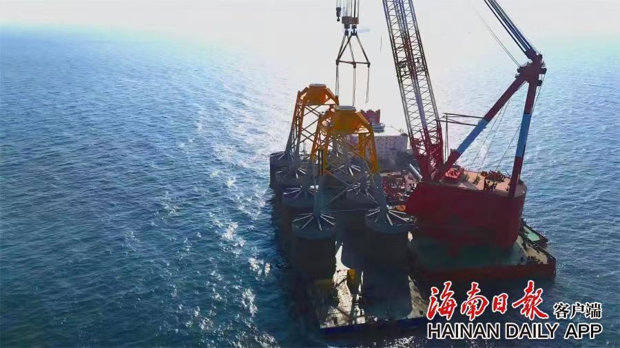 国内首家！中交三航局自主知识产权的吸力桶沉贯成套装备完成安装  第2张
