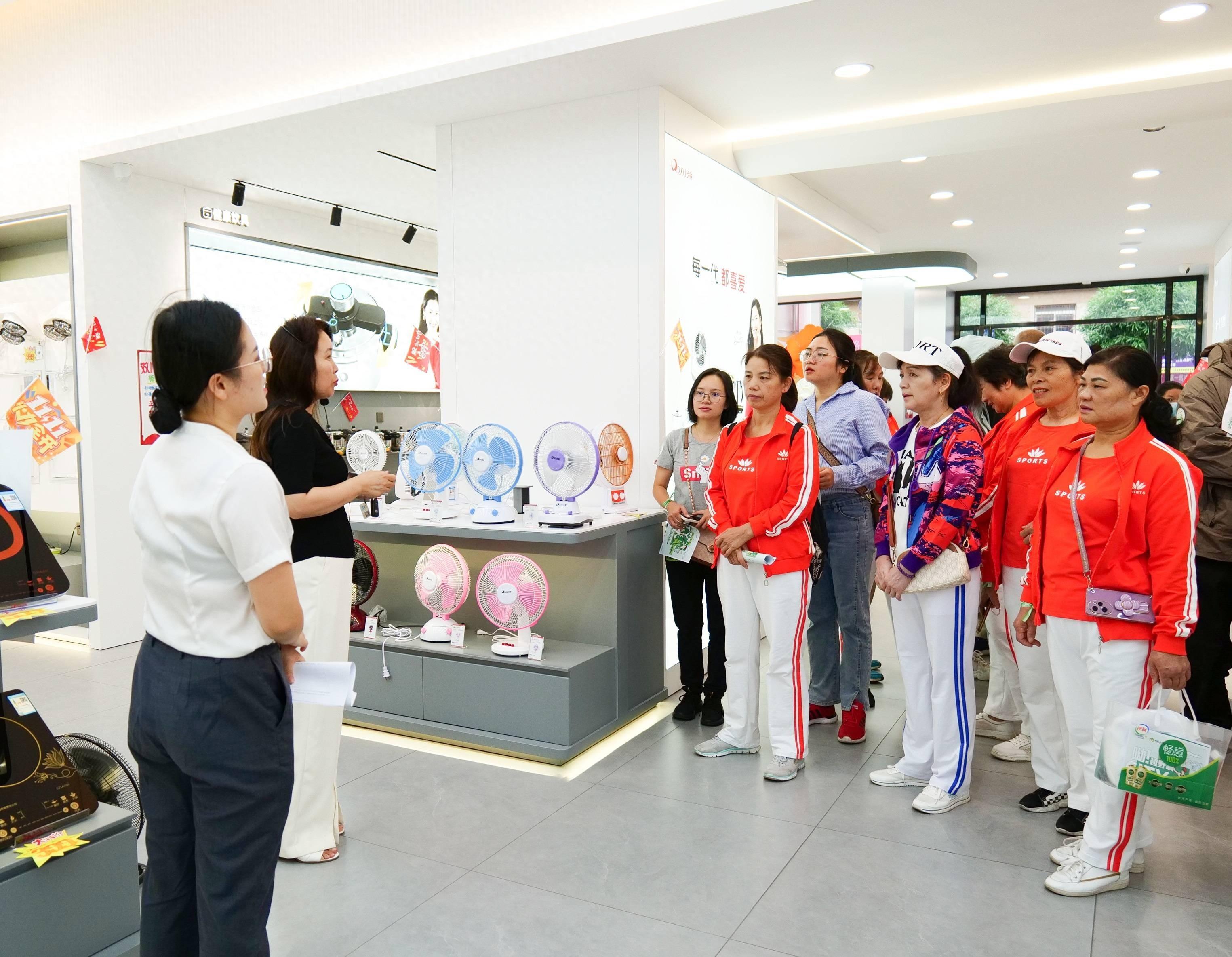 City Walk 新玩法！融创服务携手腾讯公益，带你领略北际路的前世今生