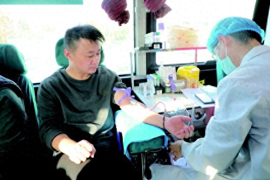 寒冬中的热血传奇：东营市人民医院89名医护英雄献血22900毫升，温暖整个冬季  第1张