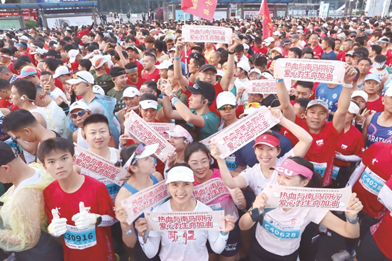 热血跑团南马传递爱心，20年献血英雄李方现身赛道，你还在等什么？