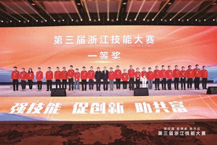 嘉兴技能天团斩获8金10银16铜，物联网教师双人项目夺冠，背后的汗水与惊喜
