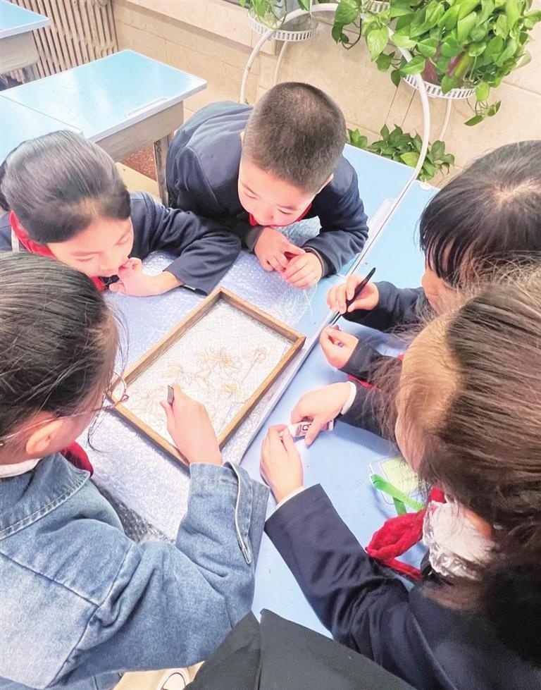 非遗技艺走进校园：丝丝缕缕总关情，传统与现代的完美融合  第3张