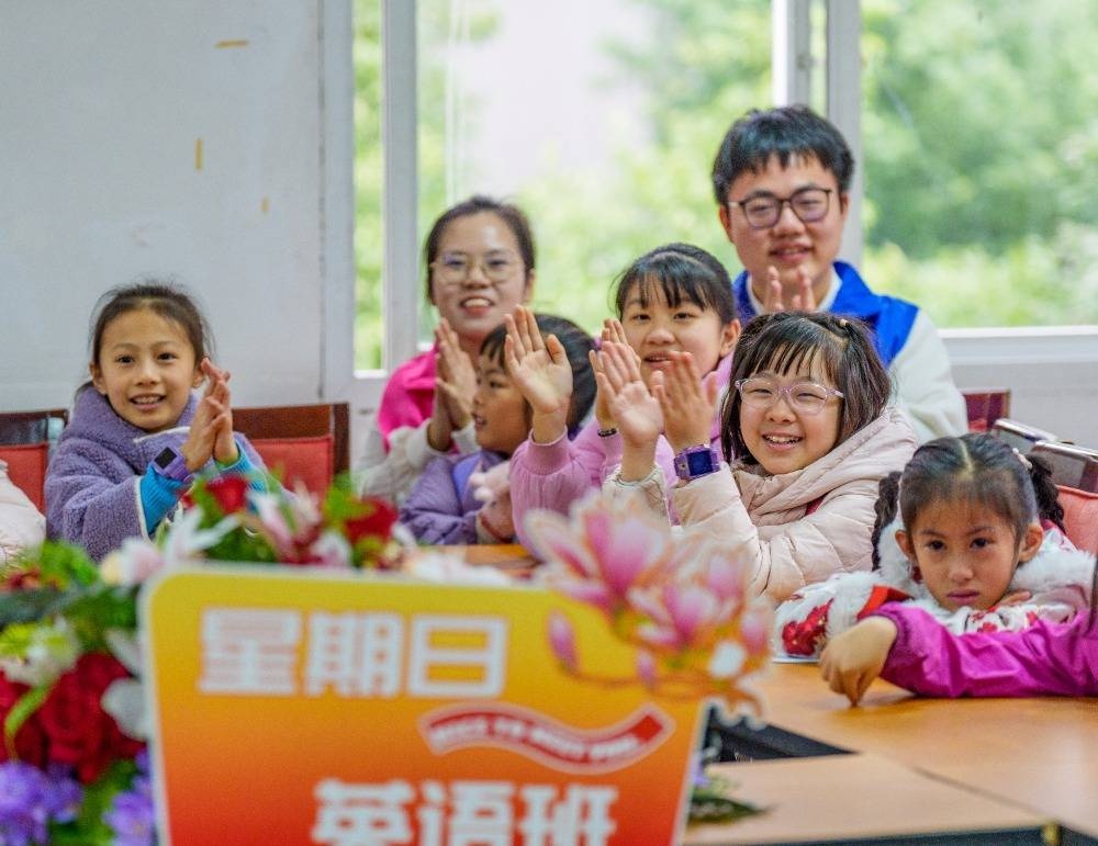 12月1日，北碚区志愿服务嘉年华火热开启，51个组织现场展示，市民热情打卡  第2张