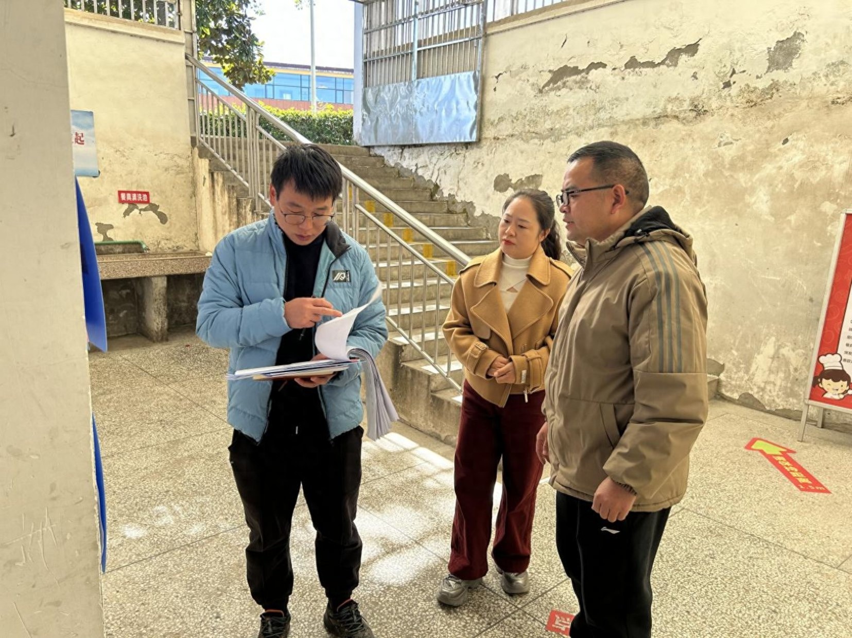 揭秘校园食品安全大检查：一看二问三尝，守护师生健康每一餐  第1张