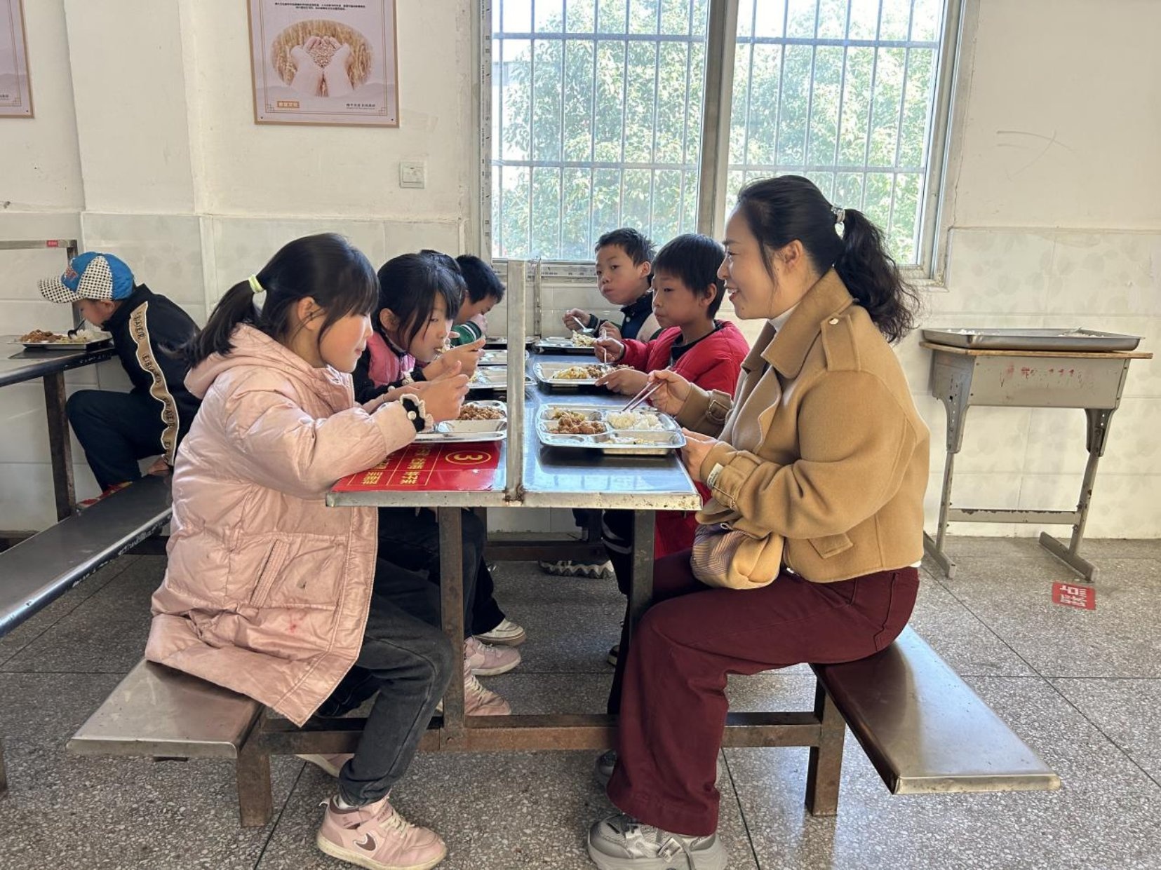 揭秘校园食品安全大检查：一看二问三尝，守护师生健康每一餐  第2张