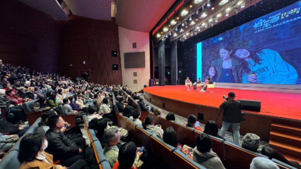 从‘神话’到‘东西’：导演邵艺辉的自我觉醒与成长，离婚男女背后的现实跌落  第3张