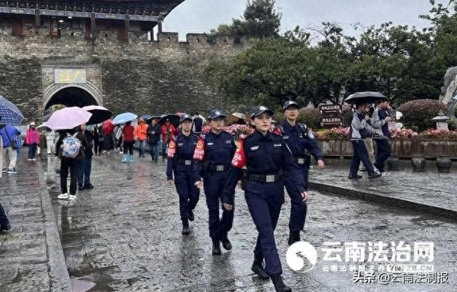 大理古城女子巡警队：流动的风景线，移动的安全屏障，温暖旅游名城的守护者