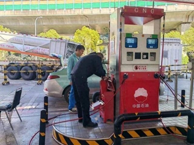 冬季安全大检查：小坝派出所深入辖区，守护你的平安每一刻  第1张