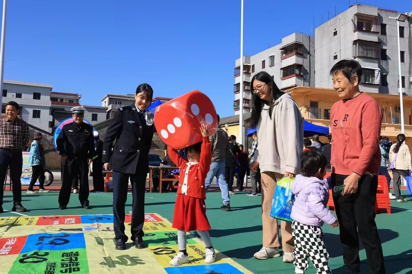 12·2全国交通安全日：恩平公安携手君堂镇，文明交通共创未来  第2张