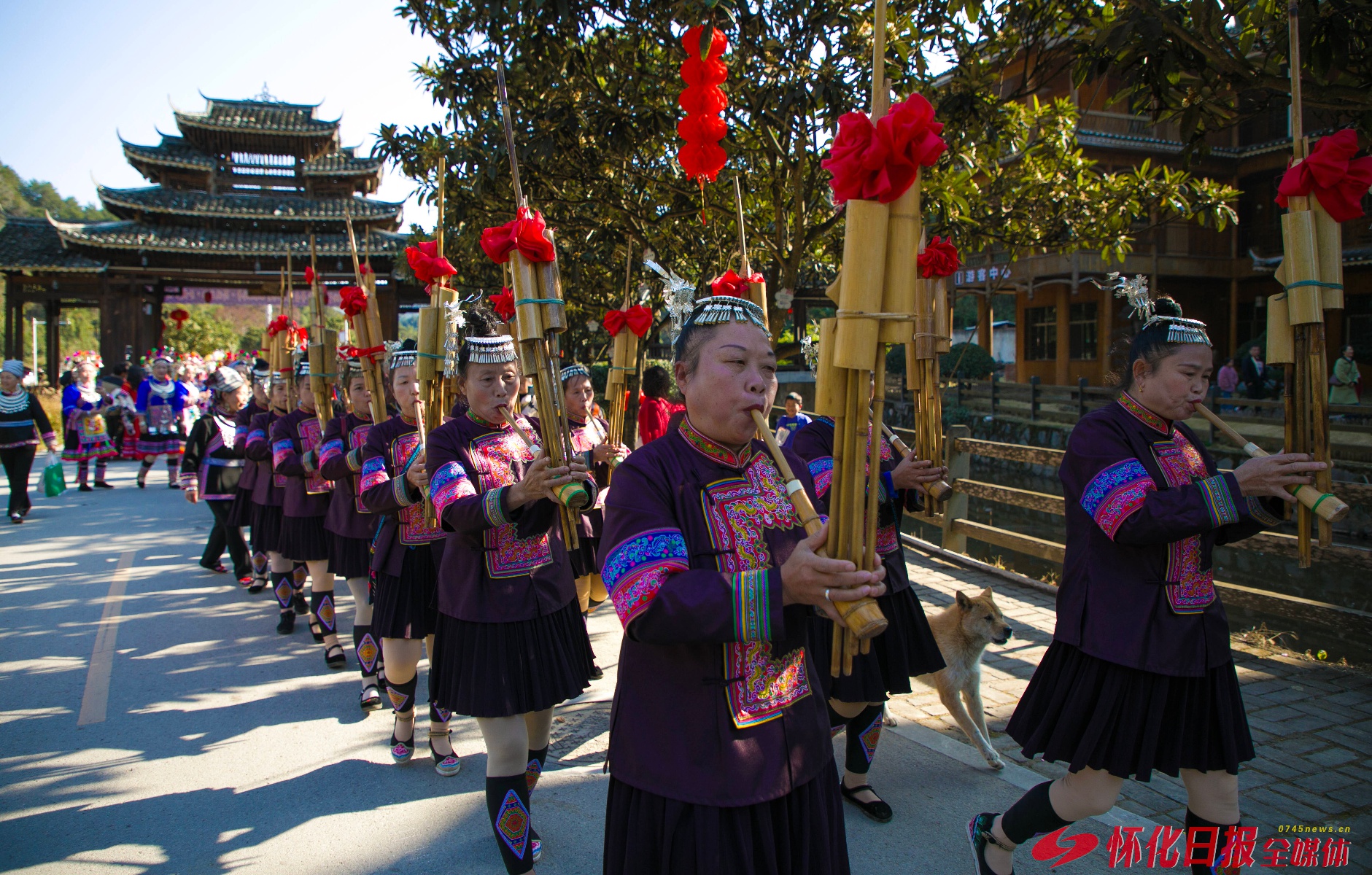 探秘侗年盛会：岩脚侗寨的喜庆与神秘，一场不容错过的民俗盛宴  第2张