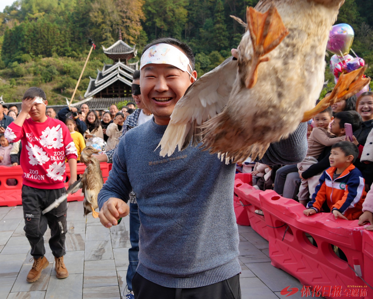 探秘侗年盛会：岩脚侗寨的喜庆与神秘，一场不容错过的民俗盛宴  第3张