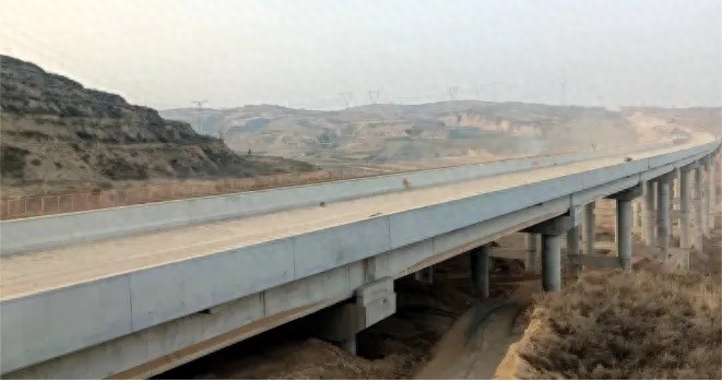 国道241线上跨南同蒲铁路特大桥施工圆满完成，为全线通车奠定坚实基础  第1张