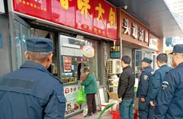 揭秘腊山街道门前五包专项活动：如何打造和谐有序的辖区环境？  第1张