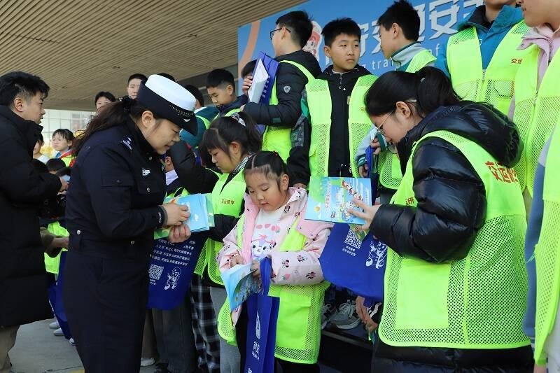 122全国交通安全日：孩子们在欢乐中学习，快乐中成长，寓教于乐，提升文明出行意识  第5张