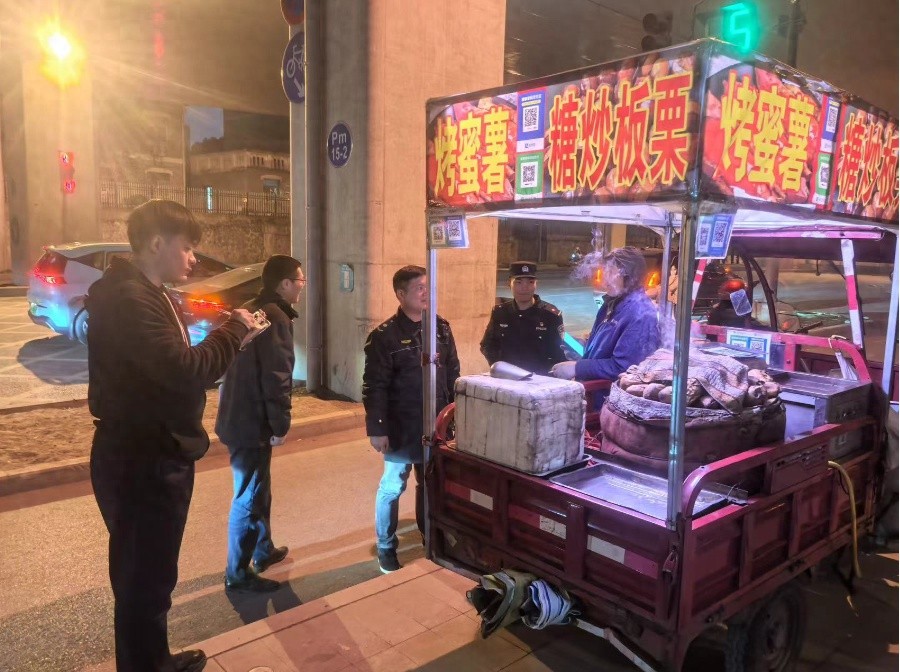 十里店社区大动作！流动摊贩整治行动震撼来袭，还你一个干净整洁的家园