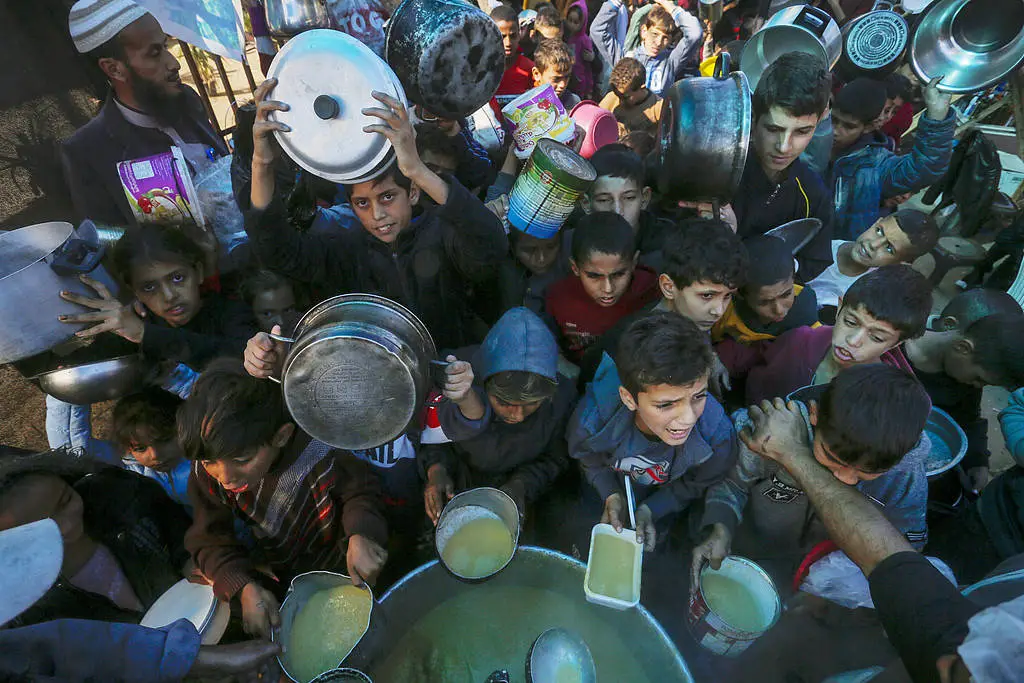 2024年加沙地带的饥饿儿童:以色列封锁下的无尽等待与绝望 第2张 2024年加沙地带的饥饿儿童:以色列封锁下的无尽等待与绝望 第2张