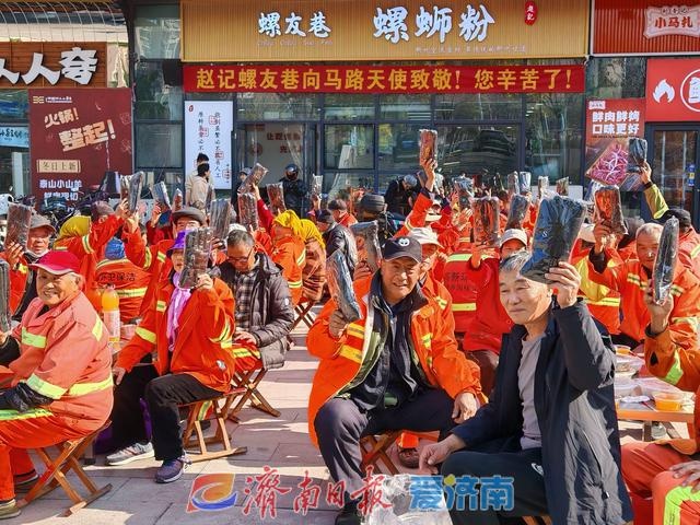 100副手套，50份热饭，赵记螺友巷螺蛳粉用爱心温暖环卫工人的寒冬  第2张