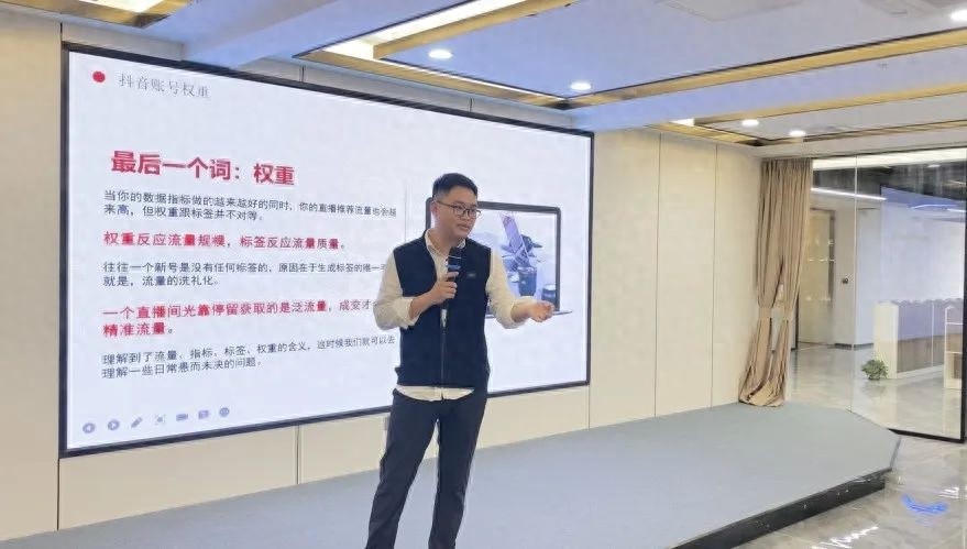 从玉石雕刻学徒到直播销售千万的传奇：肇庆好人方敏的逆袭之路