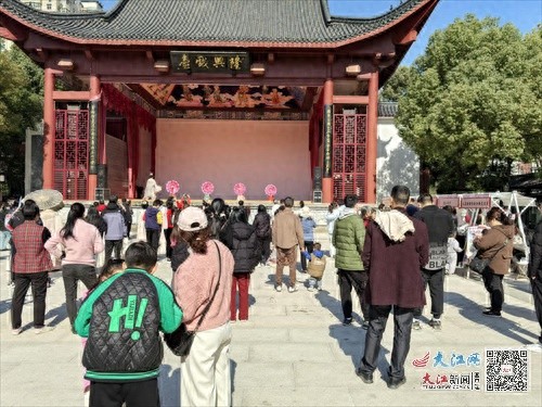 古韵新潮碰撞二次元，绳金塔创业市集引爆青年创业热潮  第1张