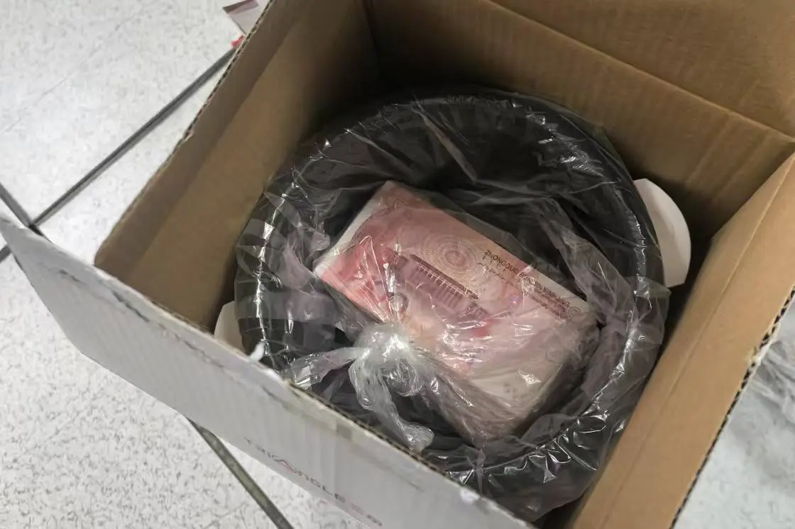 电饭煲内藏现金惊现诈骗案，警方紧急劝阻，你的钱袋子安全吗？  第1张