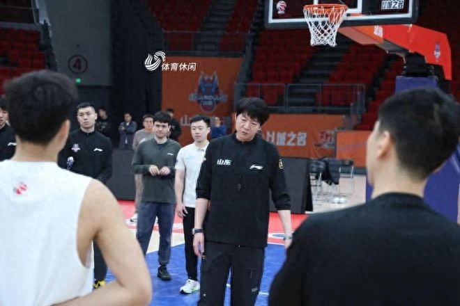 今晚CBA焦点战：山东高速男篮临沂主场谢幕，能否在球迷面前拿下胜利？