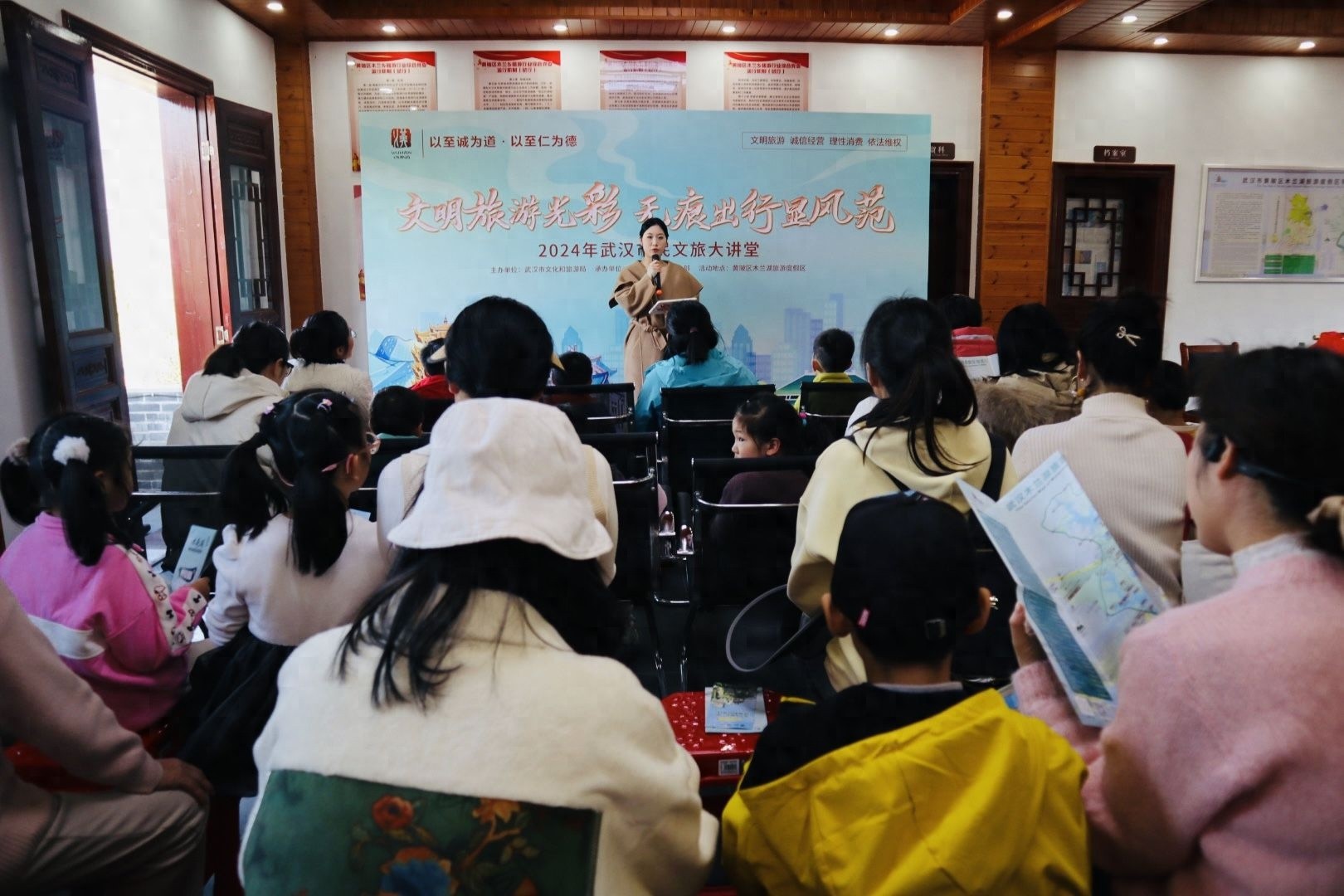 木兰湖畔文明旅游公益课堂：守护绿水青山，共建无痕出行新风尚