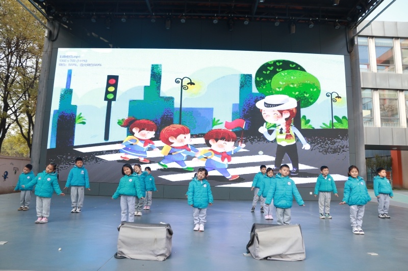 2024年西安市第八保育院全国交通安全日主题晨会：童心守护，安全出行从我做起  第3张