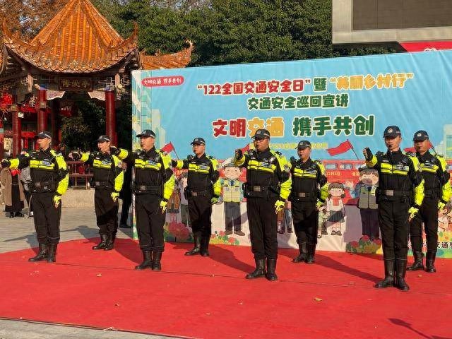 122全国交通安全日：临颍交警用幽默相声和酒驾版成都唤醒你的安全意识  第1张