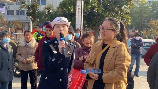 122全国交通安全日：临颍交警用幽默相声和酒驾版成都唤醒你的安全意识  第3张