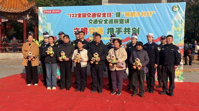 122全国交通安全日：临颍交警用幽默相声和酒驾版成都唤醒你的安全意识  第4张